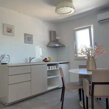Sandra Apartment *